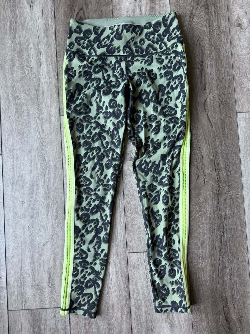 Victoria Sport Knockout Green Leopard Cheetah Animal Print Leggings